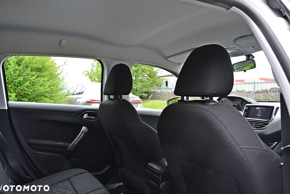 Peugeot 2008 120 VTI Allure - 25