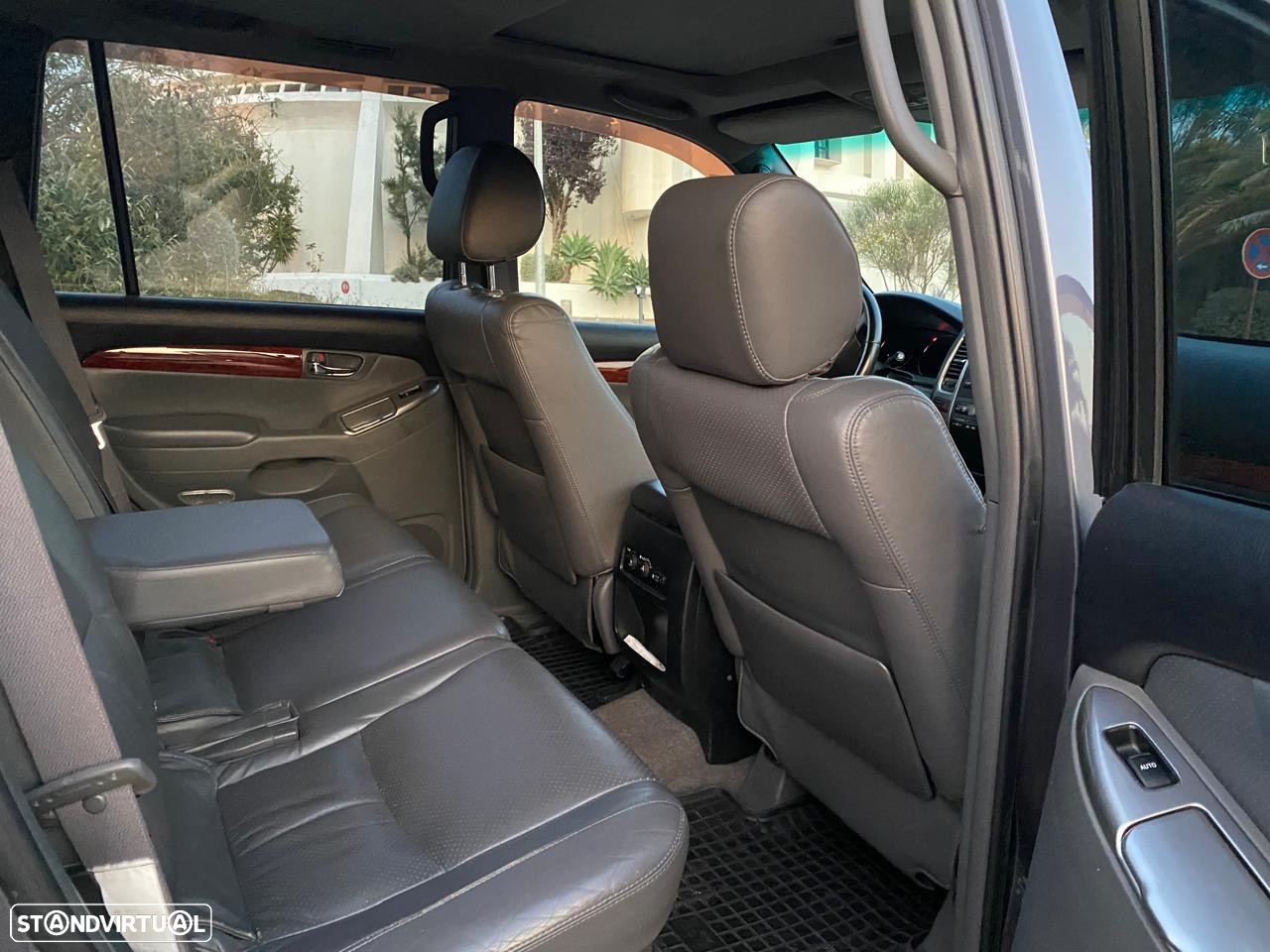 Toyota Land Cruiser Prado - 32