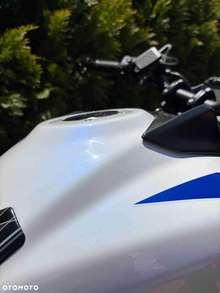 Suzuki GSX - 3