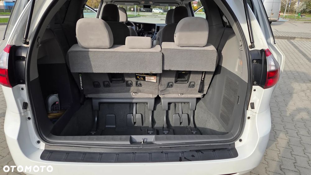 Toyota Sienna - 33