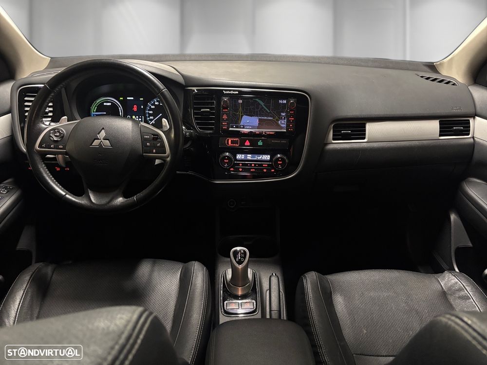 Mitsubishi Outlander - 4