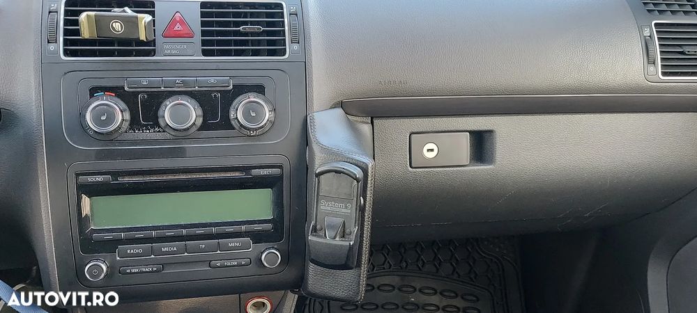 Volkswagen Touran - 4