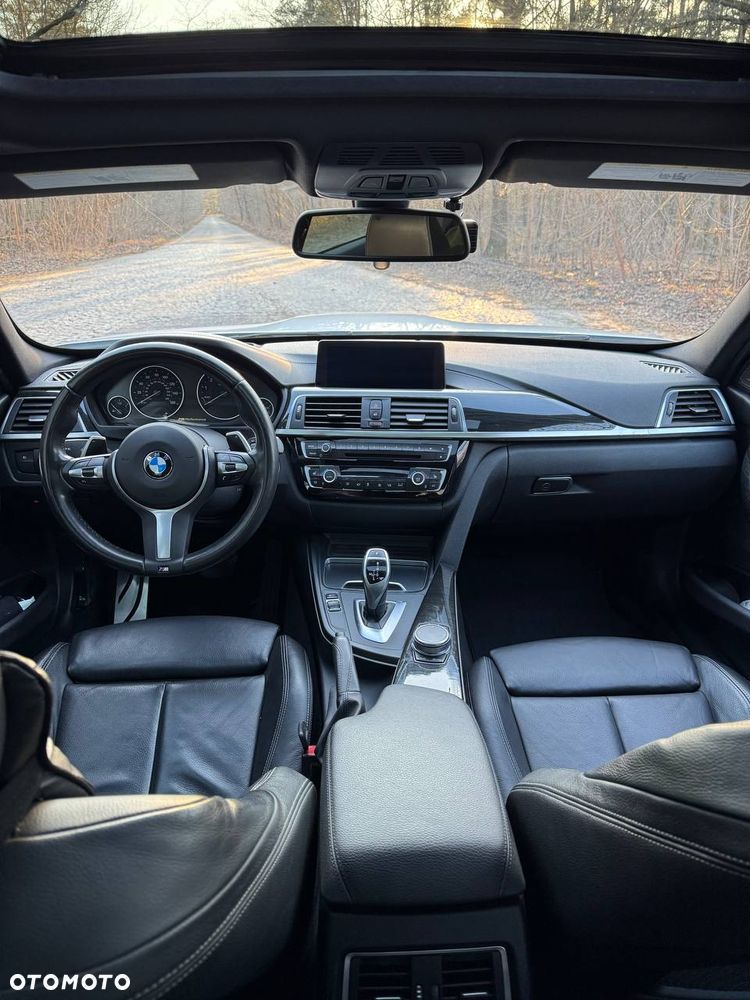 BMW Seria 3 330i xDrive M Sport - 9