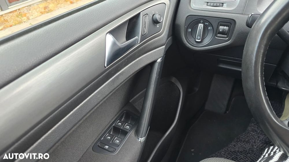 Volkswagen Golf 1.6 TDI DPF BlueMotion - 25