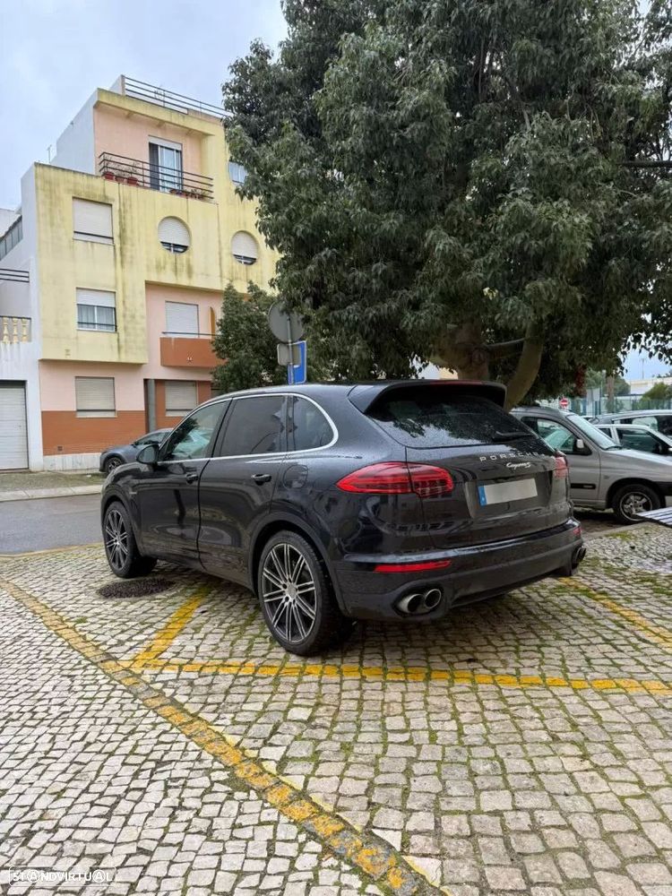 Porsche Cayenne S E-Hybrid — fotografia 8