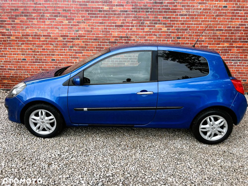 Renault Clio - 32