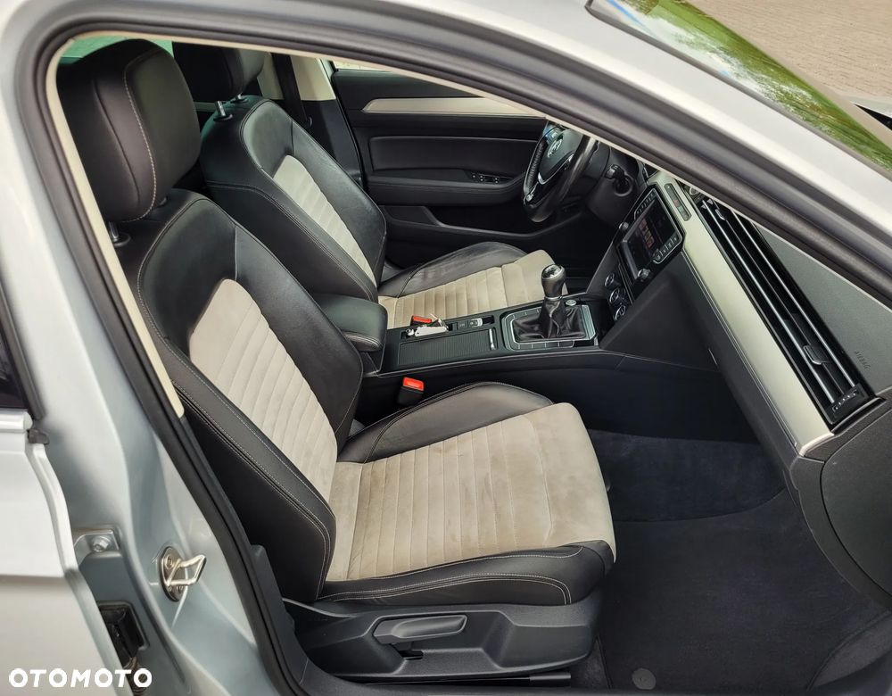 Volkswagen Passat 2.0 TDI (BlueMotion Technology) Highline - 21