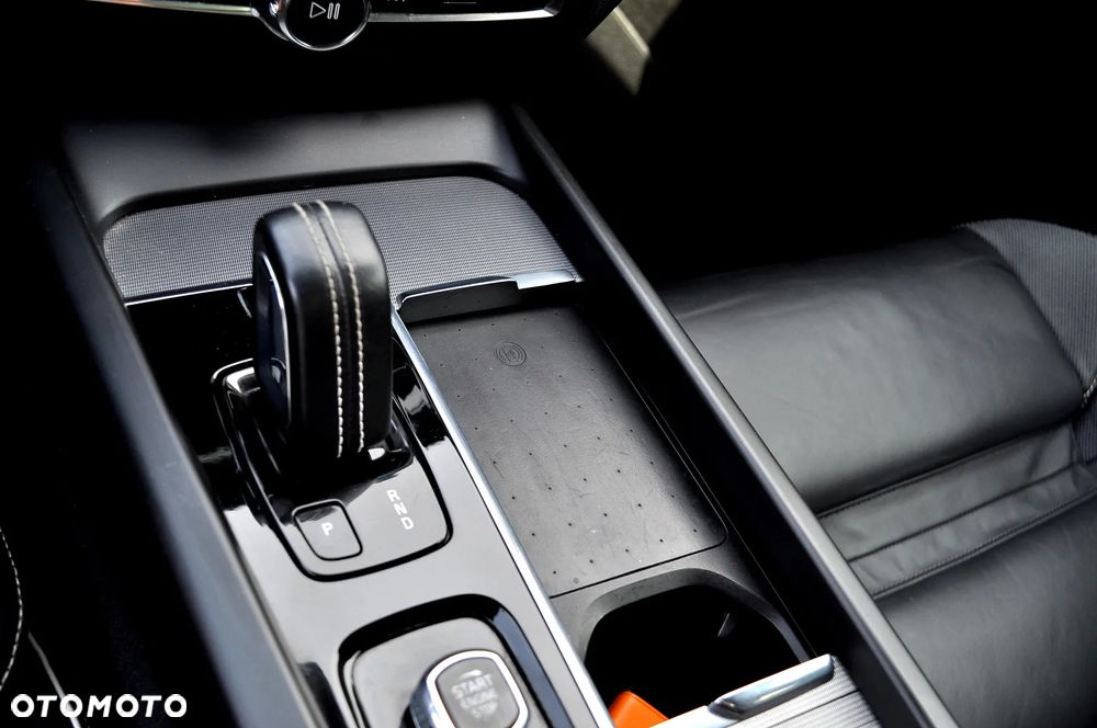 Volvo XC 60 T6 AWD Recharge Geartronic RDesign - 35