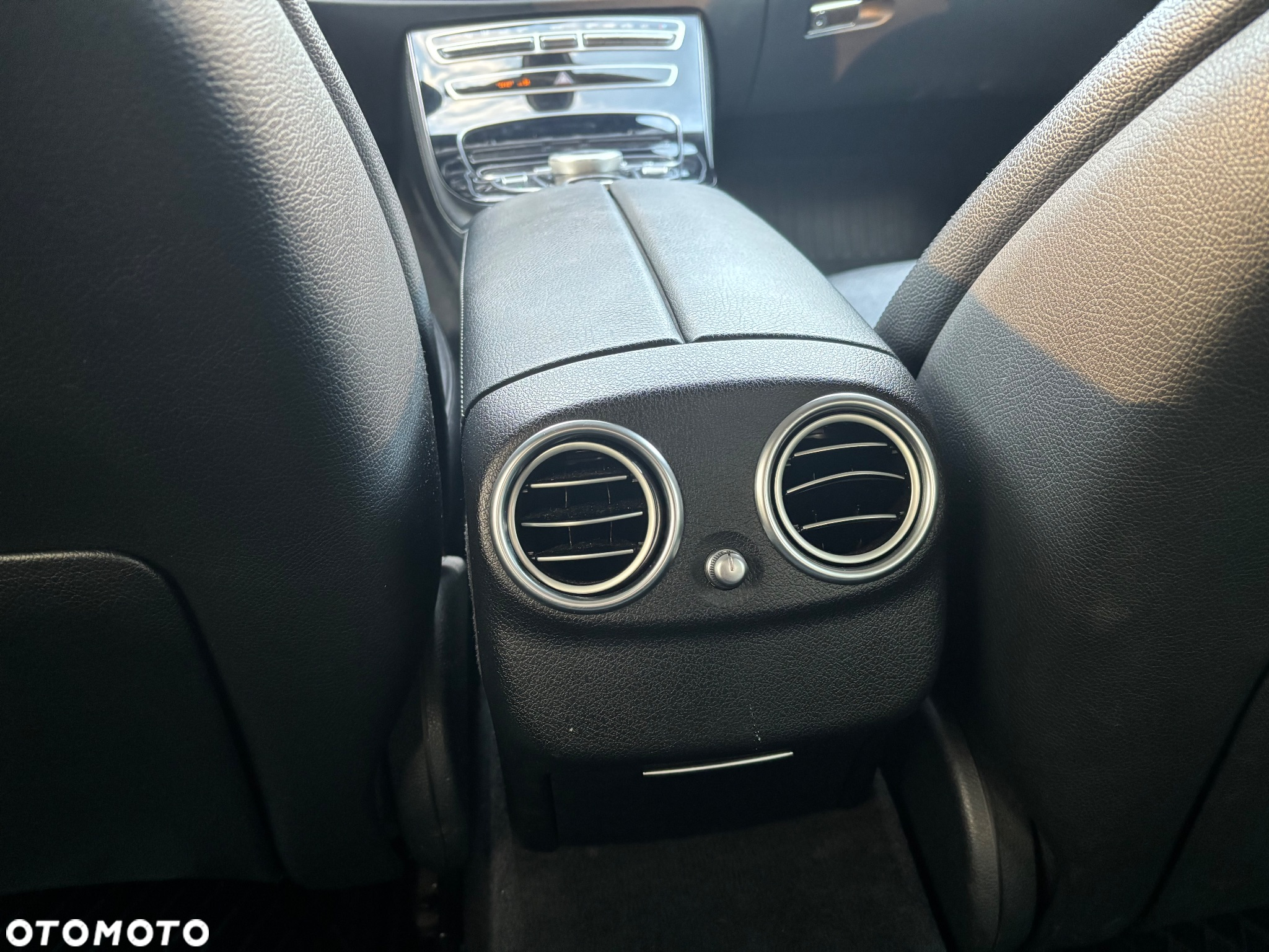 Mercedes-Benz Klasa E 200 d 9G-TRONIC - 24