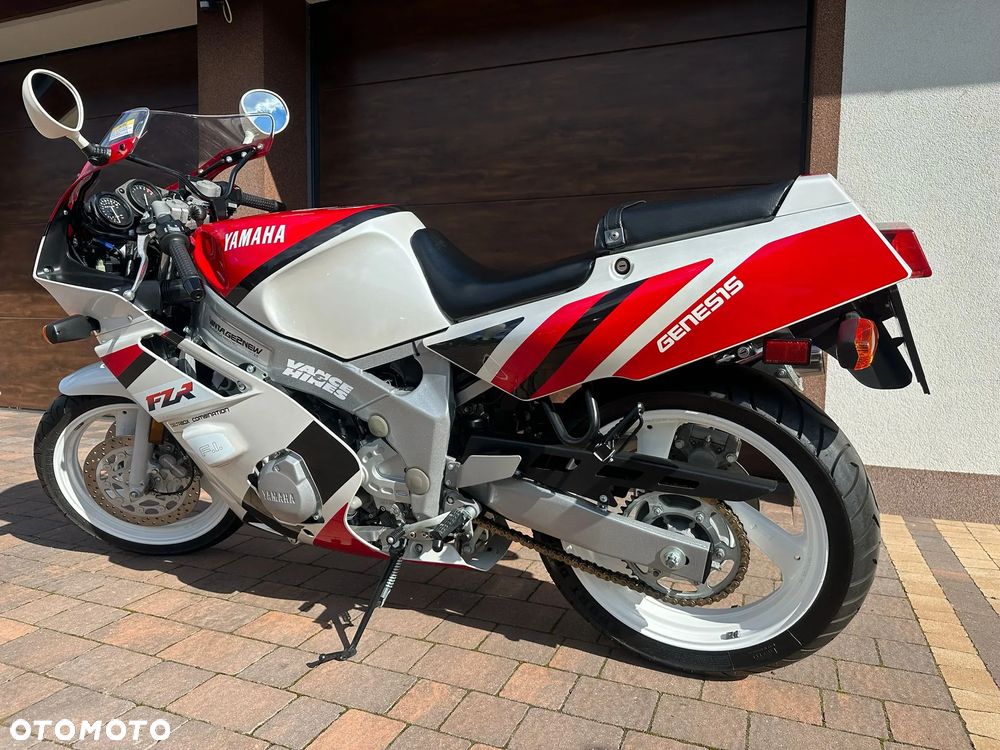 Yamaha FZR - 1