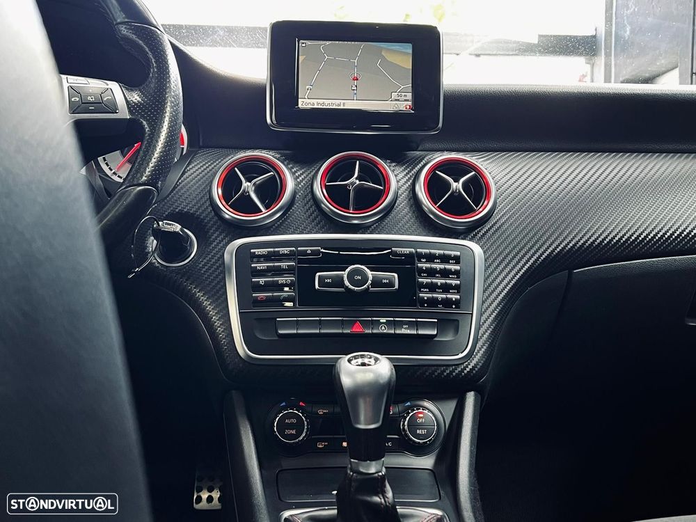 Mercedes-Benz A 180 d AMG Line - 23