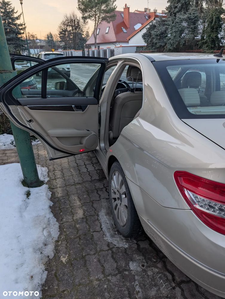 Mercedes-Benz Klasa C 220 CDI DPF Automatik BlueEFFICIENCY Avantgarde - 10