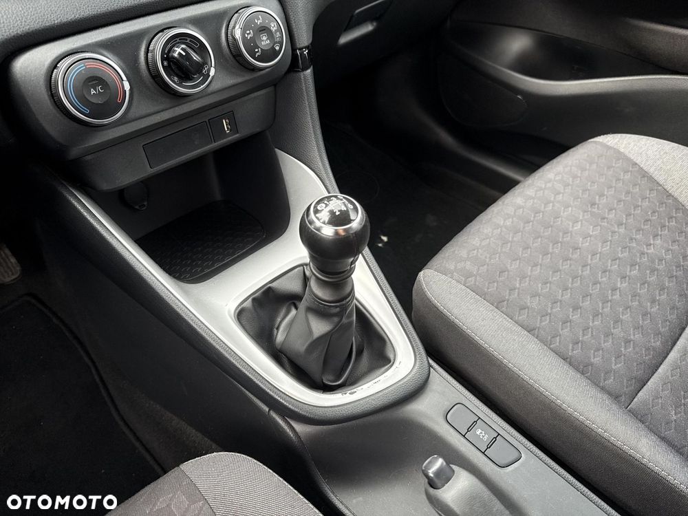 Toyota Yaris - 25