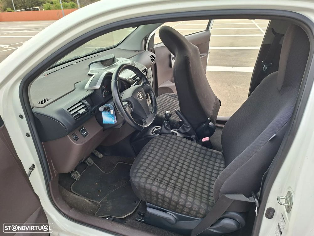 Toyota iQ 1.0 VVT-i - 6
