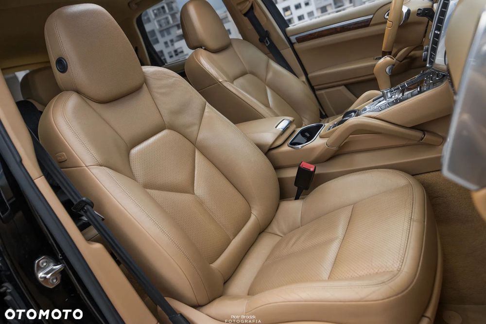 Porsche Cayenne - 26