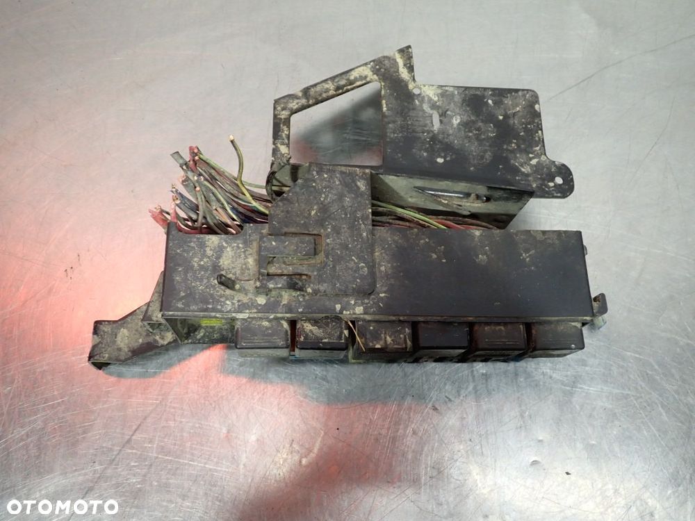 SKRZYNKA BEZPIECZNIKÓW JEEP GRAND CHEROKEE I - 3