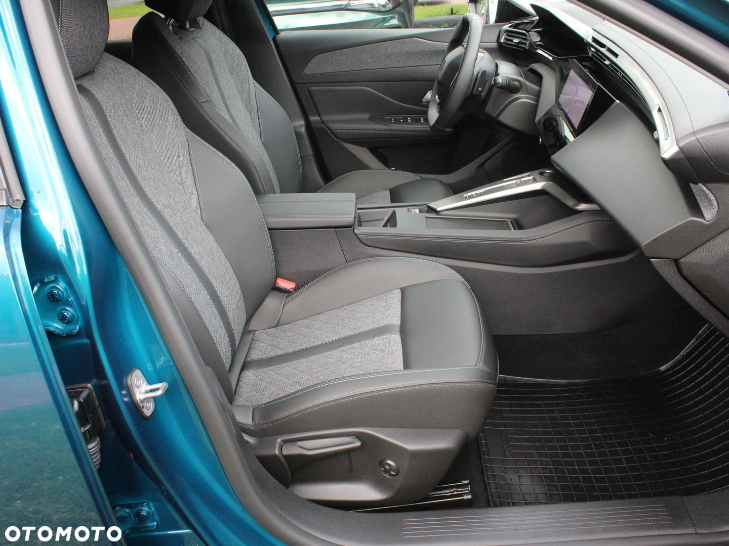 Peugeot 408 1.2 PureTech Allure S&S EAT8 - 18