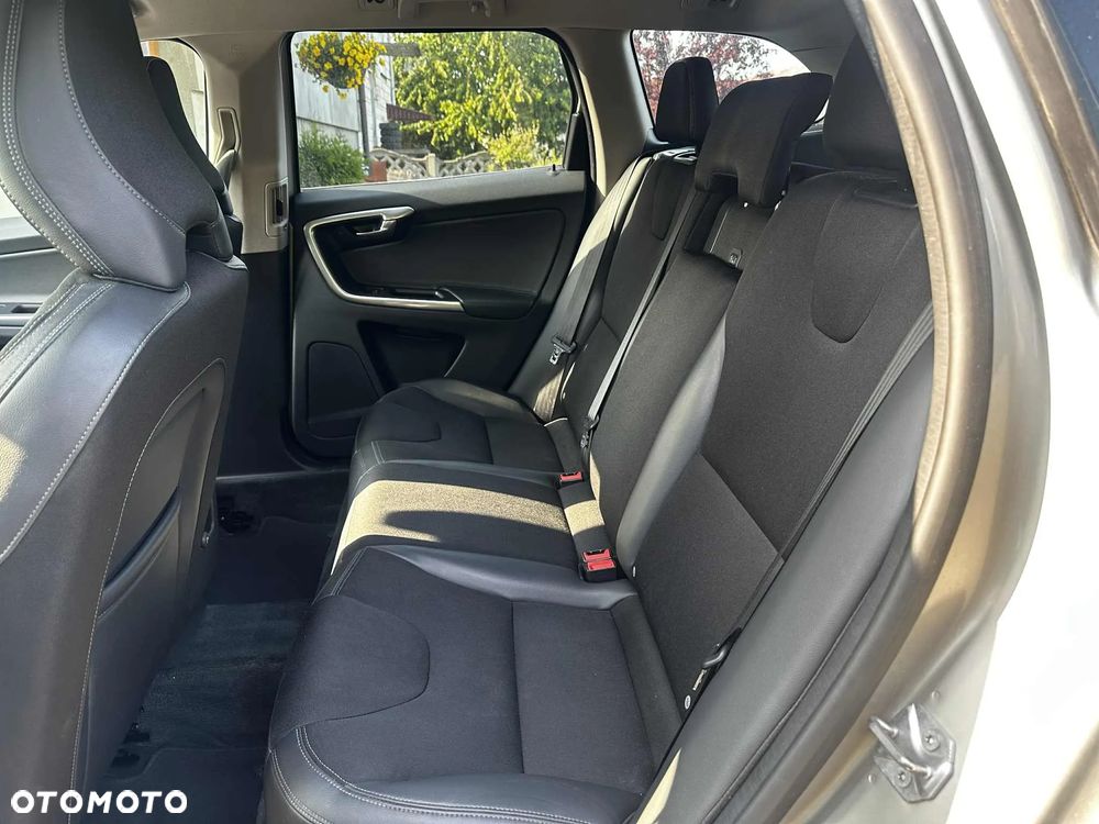 Volvo XC 60 D4 Drive-E Momentum - 12
