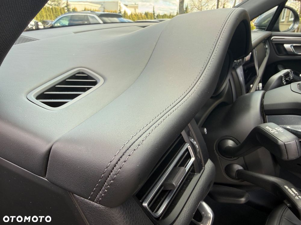 Porsche Macan T - 11