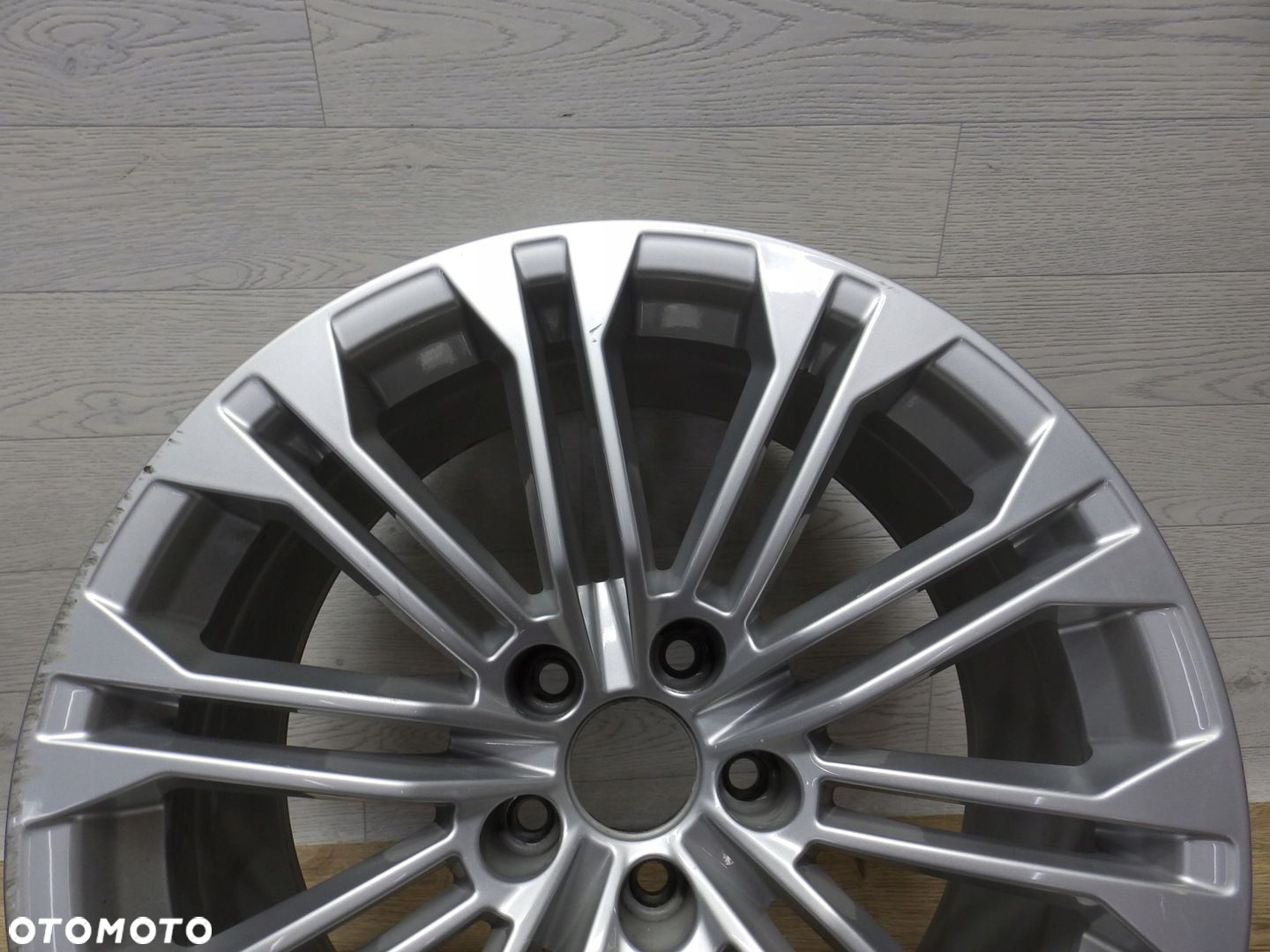 Felga Audi A4 B9 8W0 E8.5Jx18H2 Et29 5x112 - 3