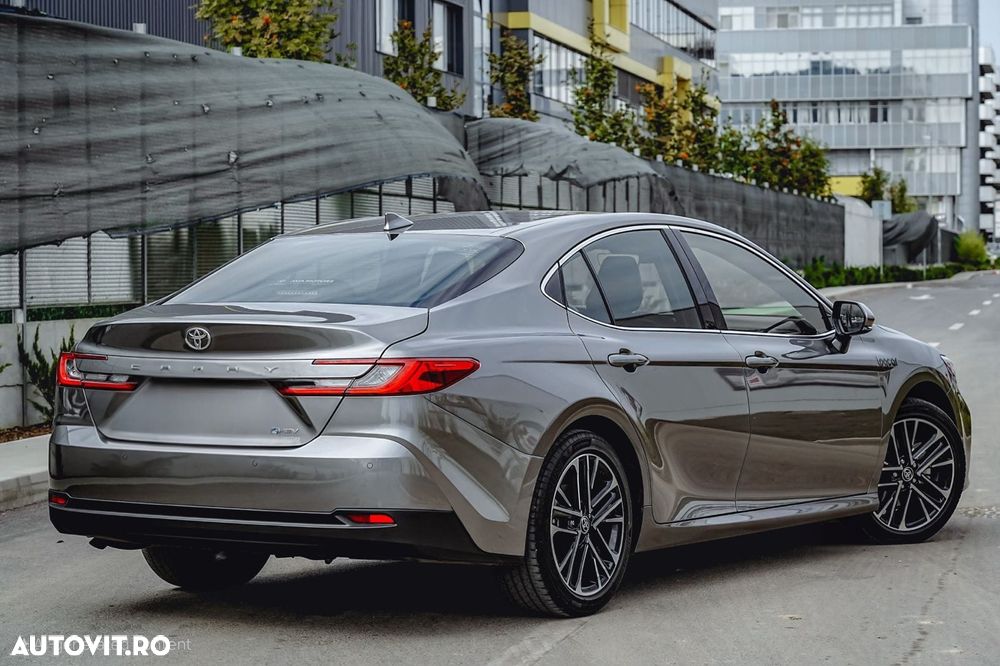 Toyota Camry 2.5 Hybrid Exclusive - 2