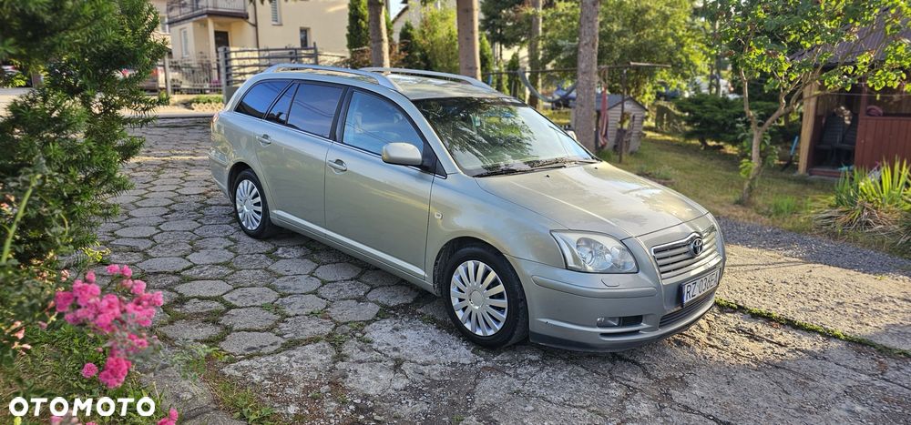 Toyota Avensis - 1