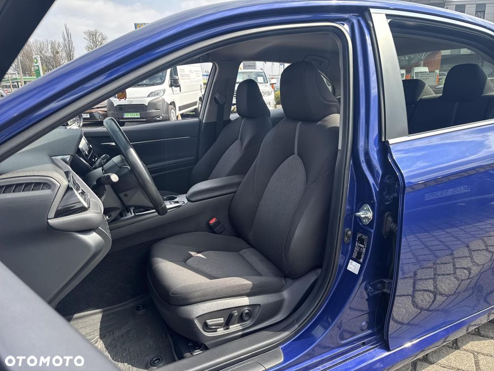 Toyota Camry 2.5 Hybrid Comfort CVT - 22