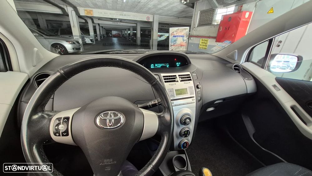 Toyota Yaris 1.0 VVT-i Sol+AC - 13