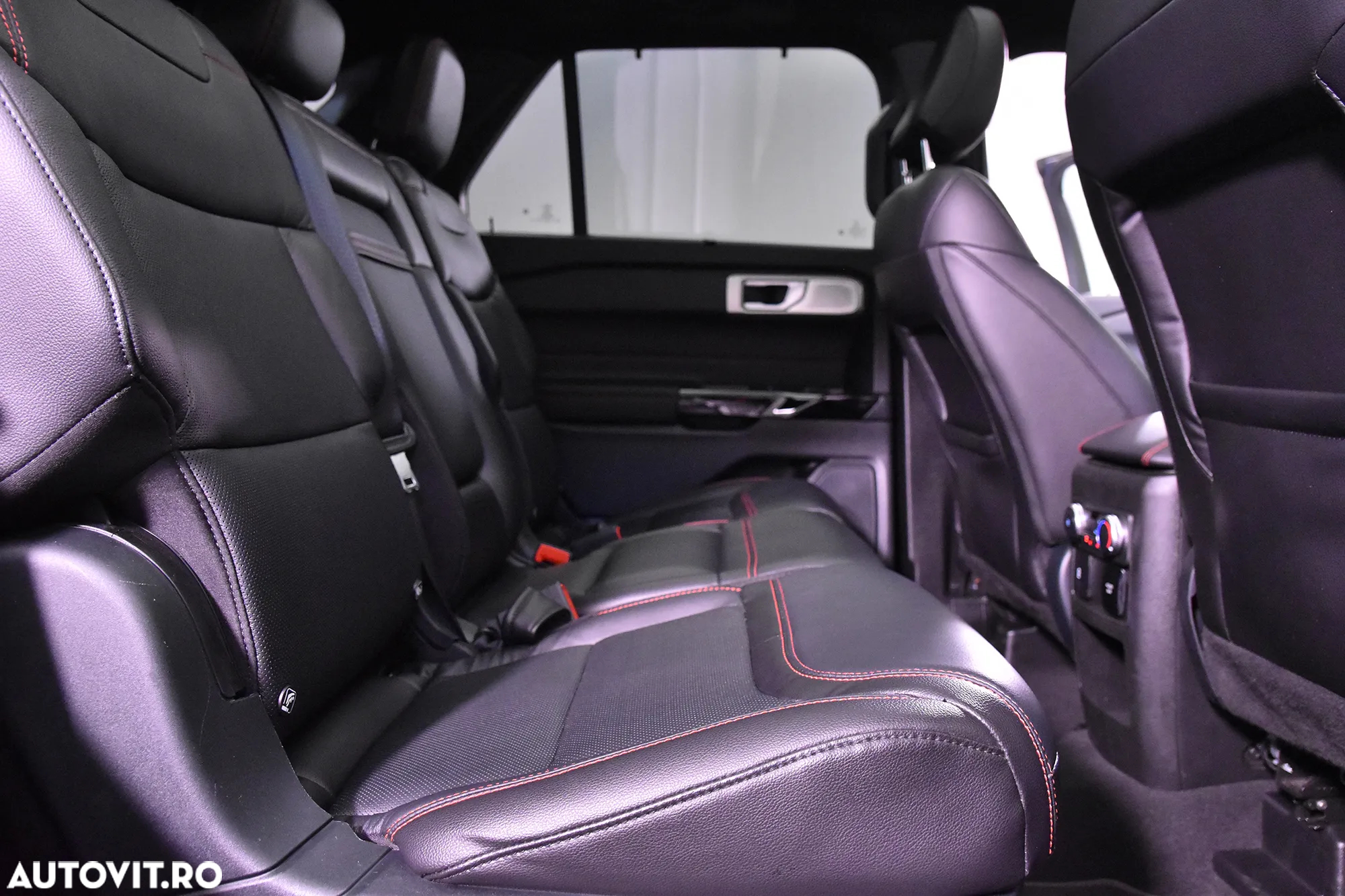 Ford Explorer 3.0 PHEV ST-Line - 12