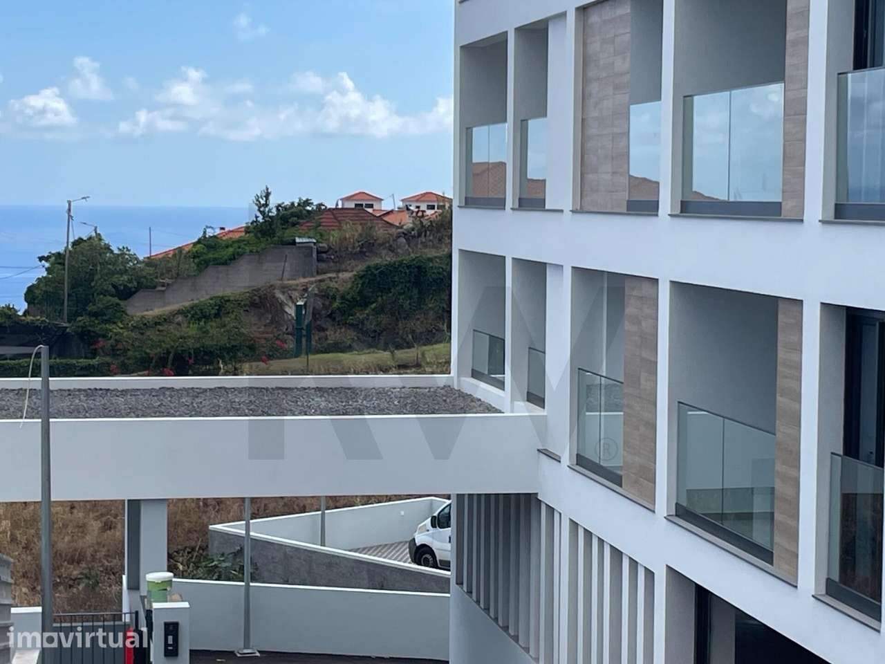 Apartamento T3 Caniço c/ jardim privativo e logradouro c/ vista mar - Grande imagem: 3/40