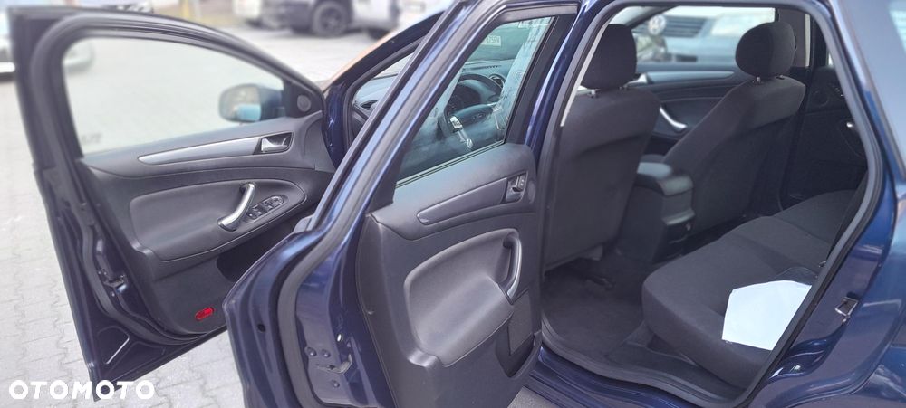 Ford Mondeo 2.0 TDCi Ambiente - 4