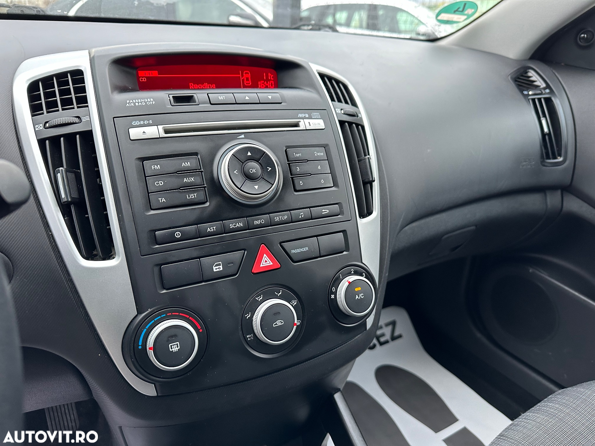 Kia Ceed - 11