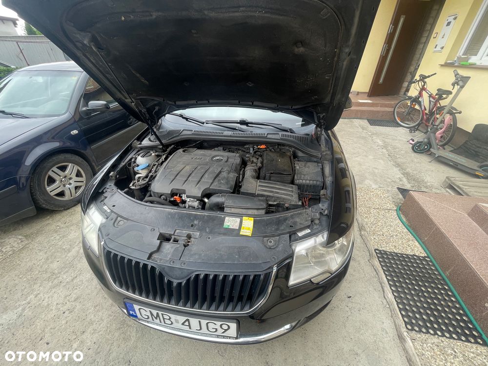 Skoda Superb 2.0 TDI Ambition DSG - 8