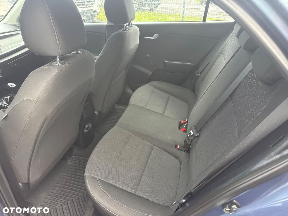 Kia Rio 1.4 L - 12
