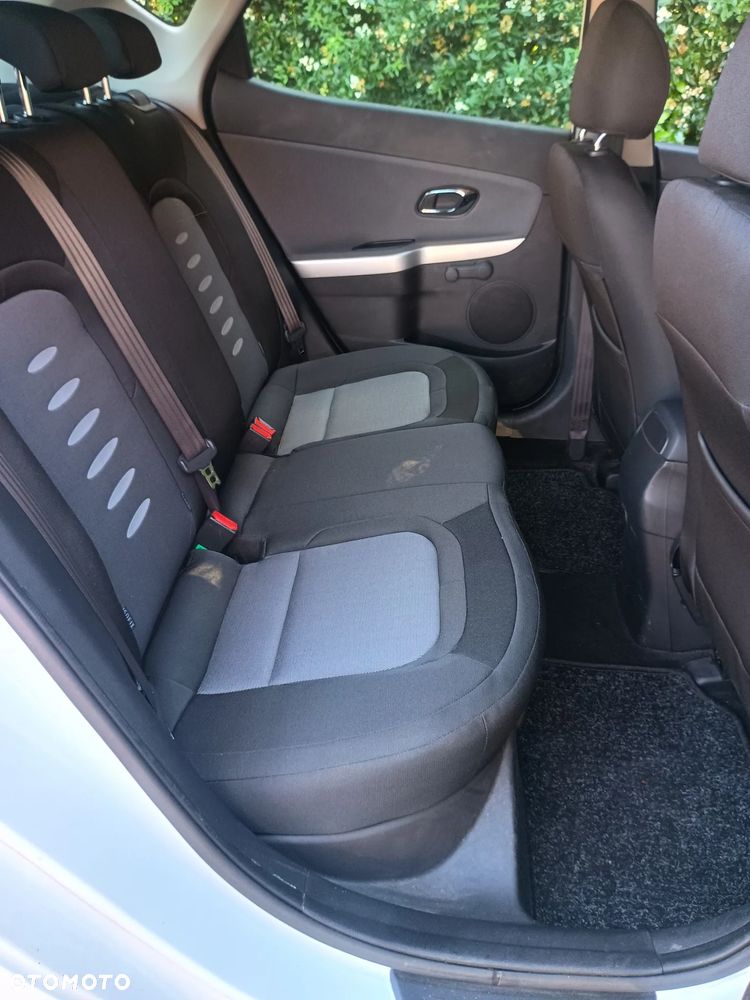 Kia Ceed - 9