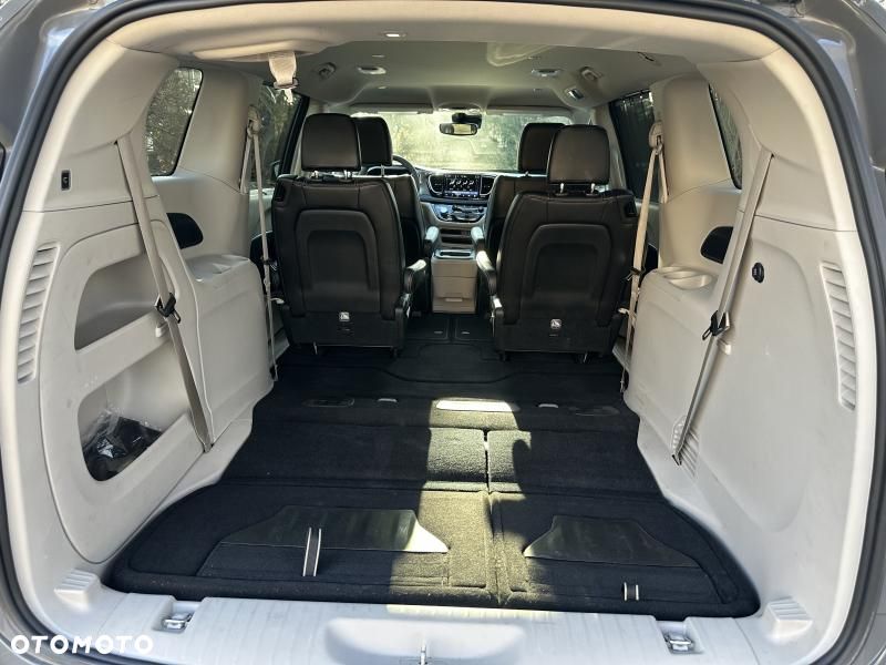 Chrysler Pacifica - 20