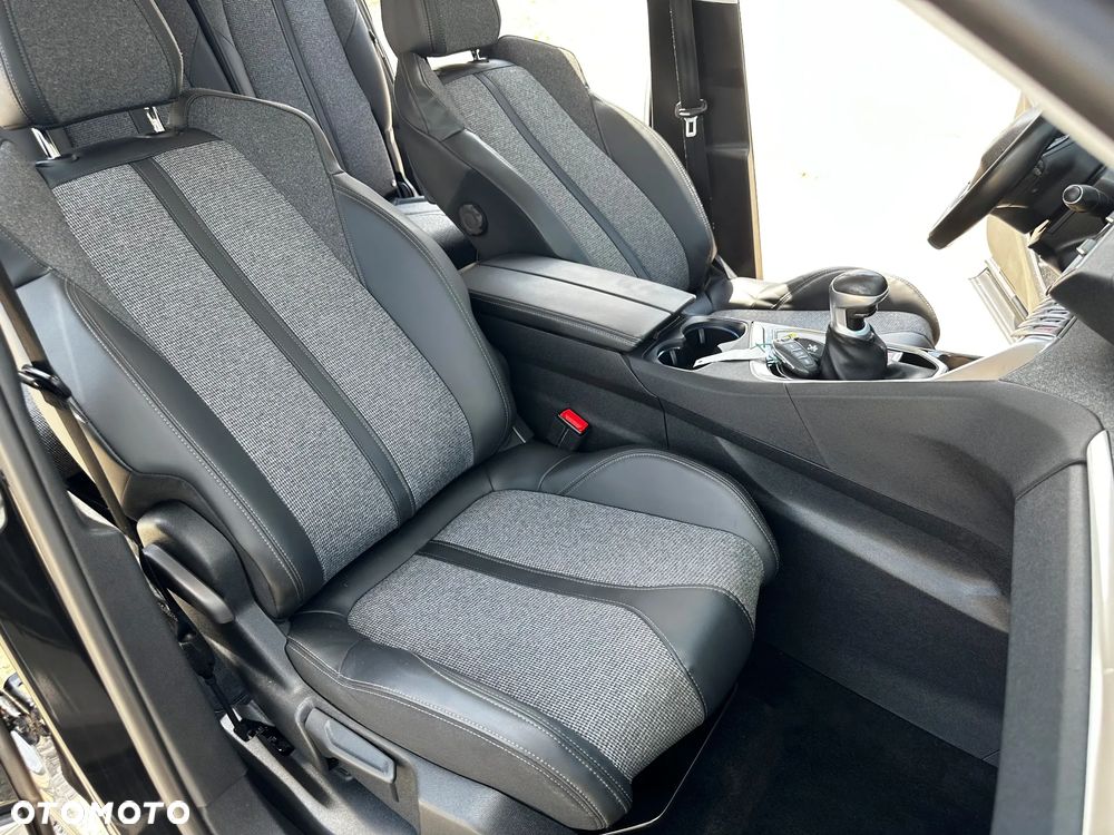 Peugeot 5008 - 22