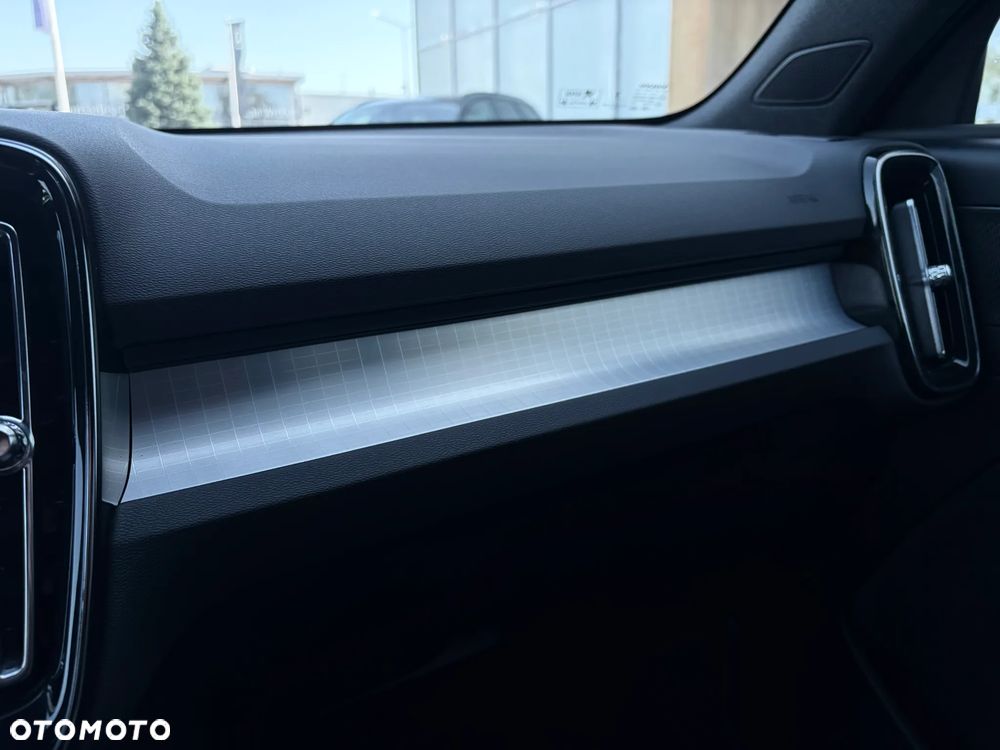 Volvo XC 40 B3 Plus Dark - 17