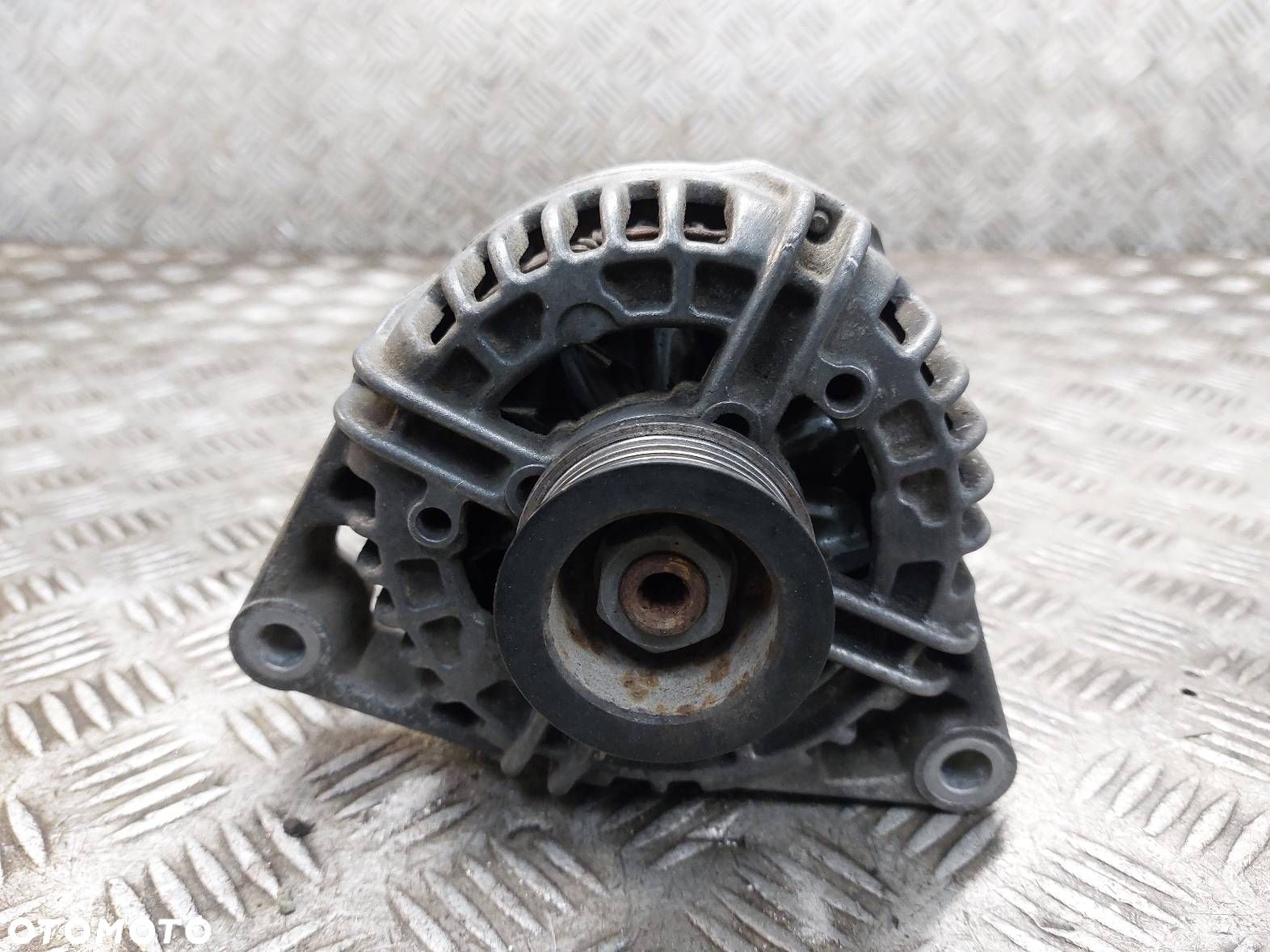 ALTERNATOR BOSCH OPEL ASTRA H CORSA D MERIVA A 1.4 16V 55556069 - 1