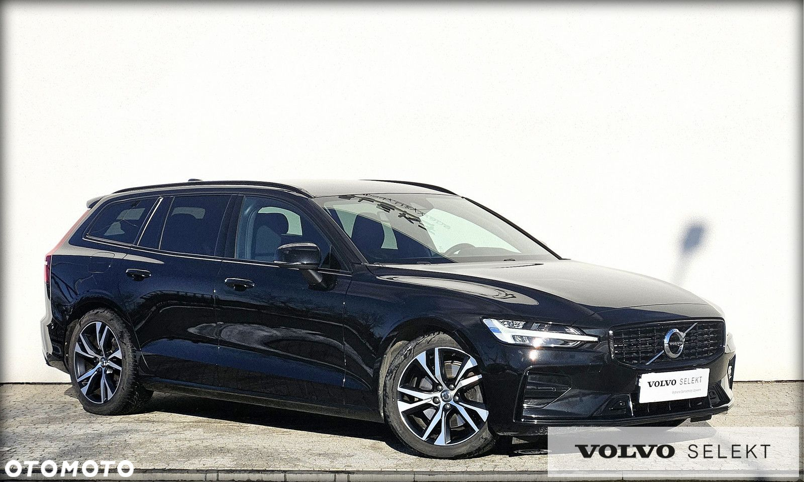 Volvo V60 B3 B R-Design - 4