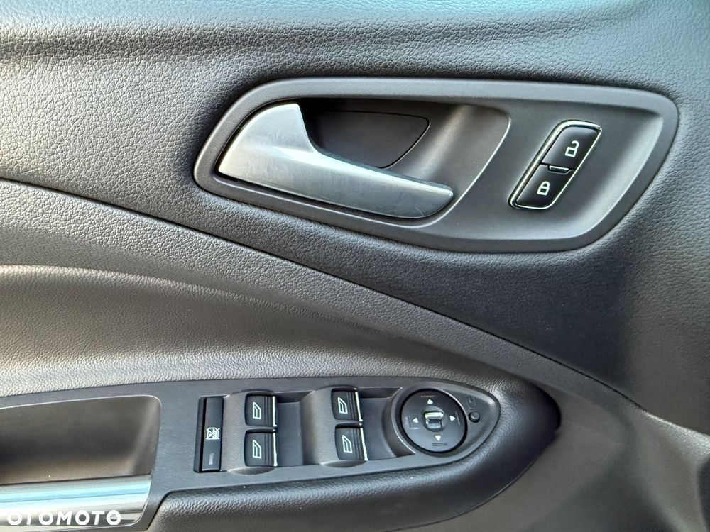Ford Kuga 1.6 EcoBoost 2x4 Titanium - 27