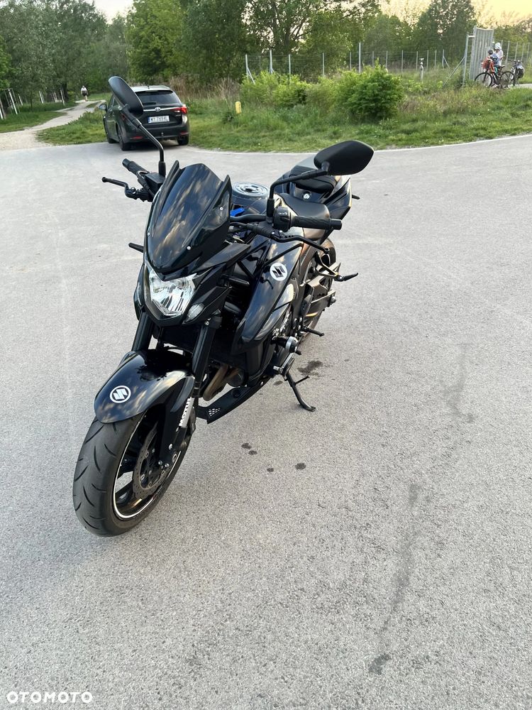 Suzuki GSX - 13