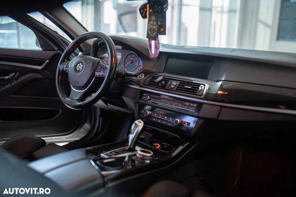 BMW Seria 5 525d Aut. - 13
