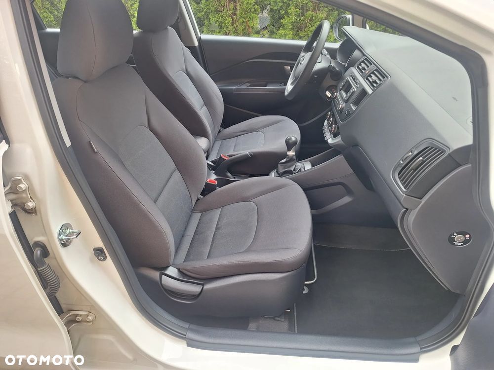 Kia Rio 1.2 L - 9