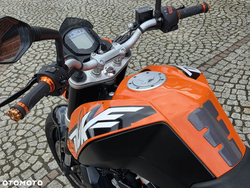 KTM Duke 125 - 24