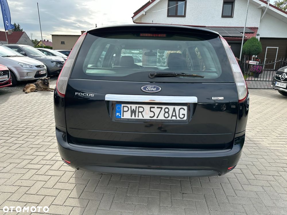 Ford Focus - 32