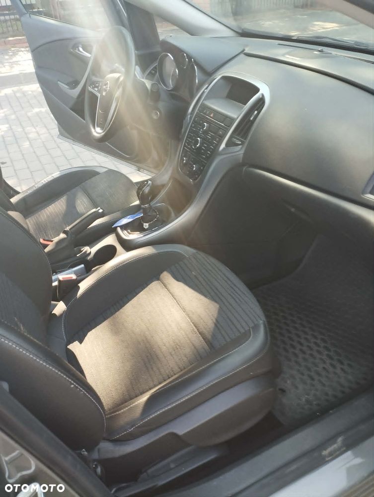 Opel Astra 1.4 T EU6 - 17