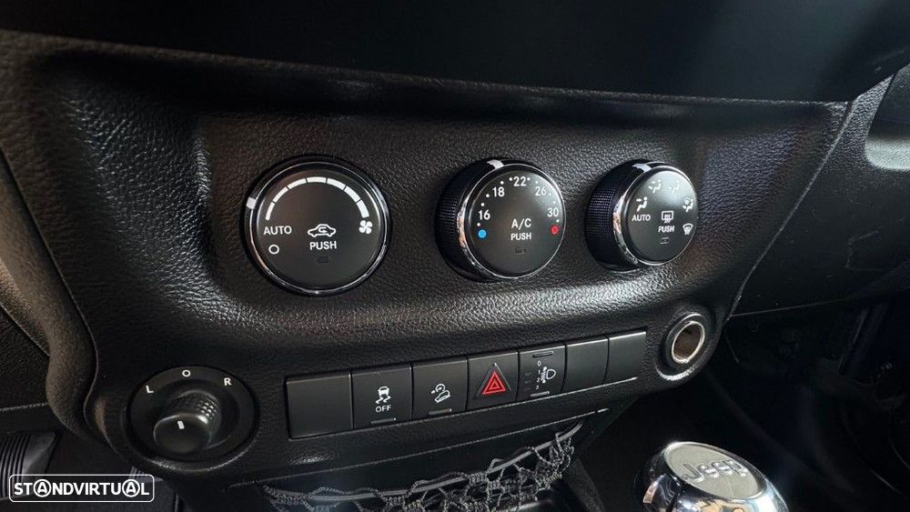 Jeep Wrangler Unlimited 2.8 CRD Auto Sport - 16