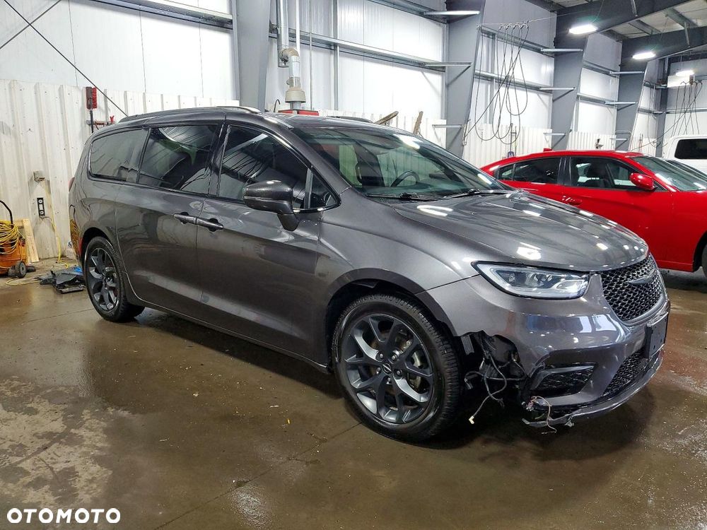 Chrysler Pacifica - 4