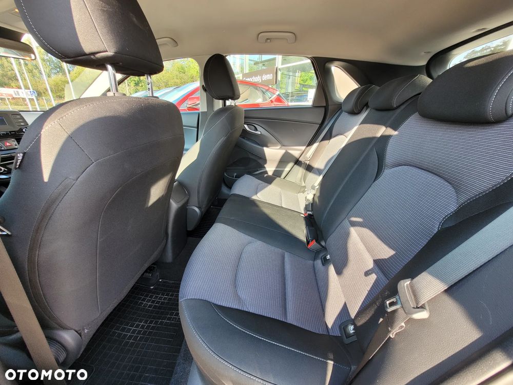 Hyundai i30 1.5 DPI Classic + - 15